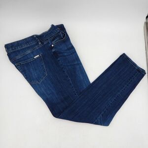 White House Black Market Mid-Rise Soft Girlfriend Blue Jeans Size 6 Medium Wash